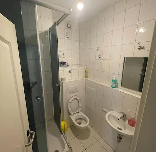 Monteursparadies 4 Dz, 2 Baeder, Einfach Gut 아파트 Haßloch